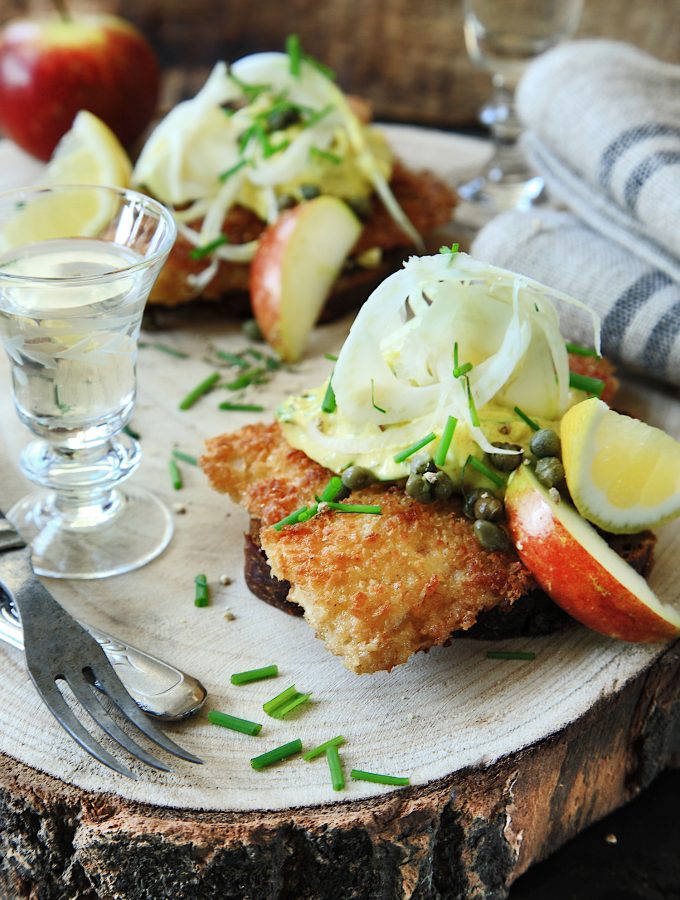Smörrebröd med rödspätta och äggremoulad