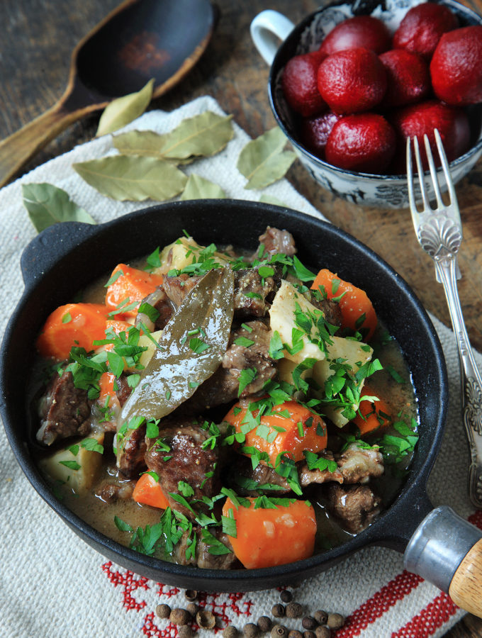 Kalops med rostade rotfrukter